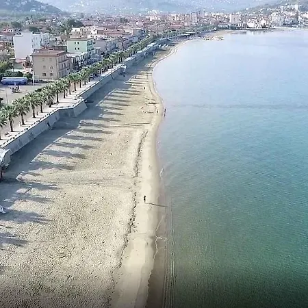 アパート A & J *